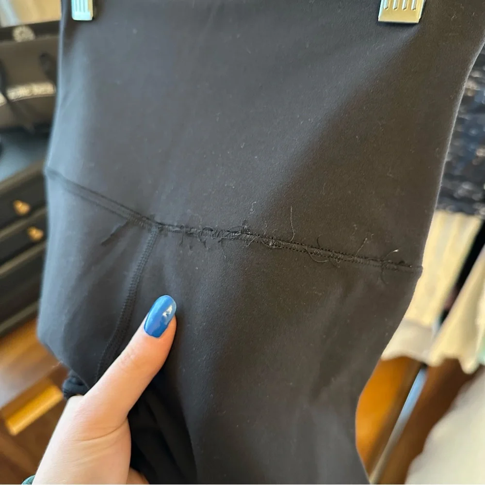 Lululemon align crops in black sz 2 - Picture 3 of 5